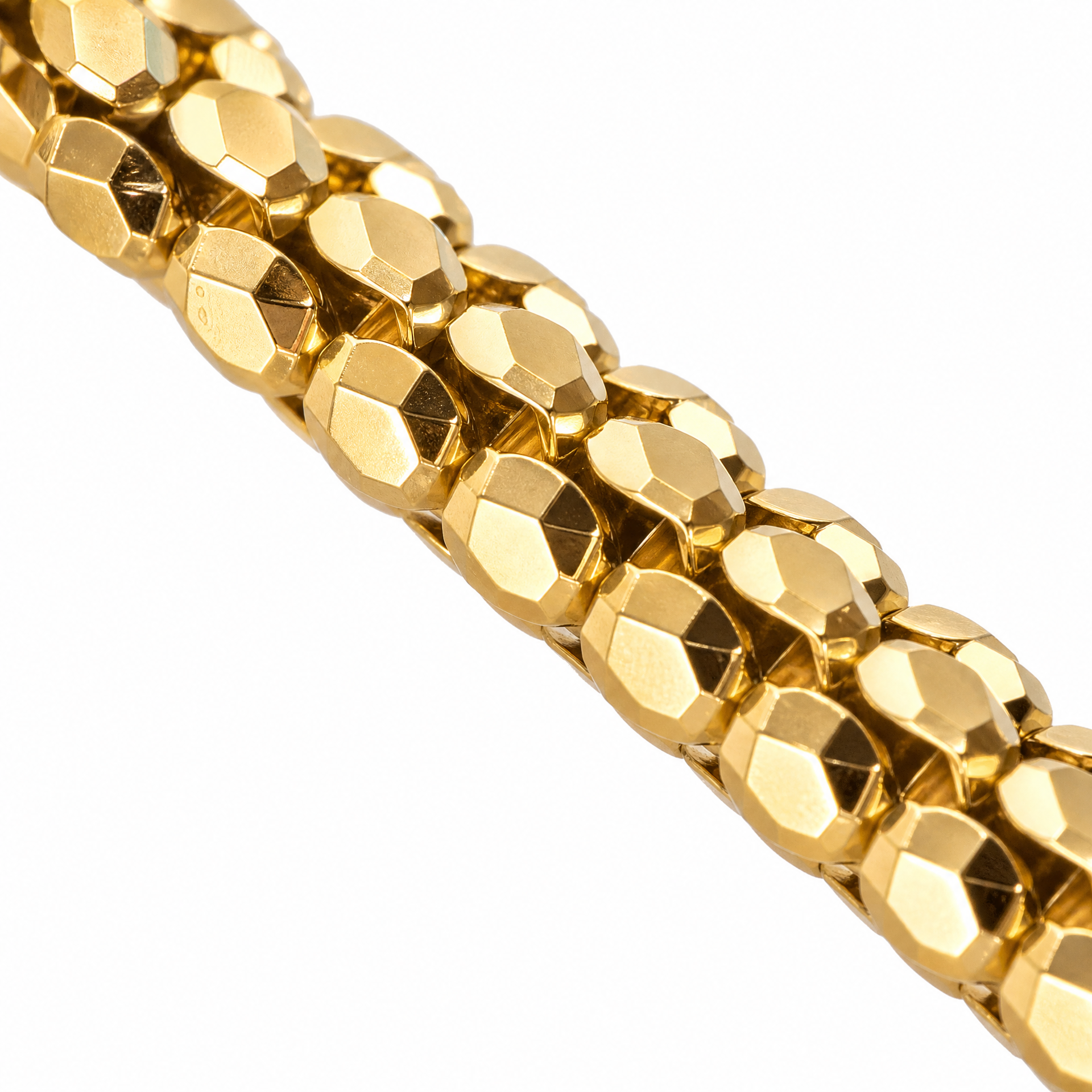 Nahaufnahme der Popcorn-Gliederung aus 14 Karat Gold