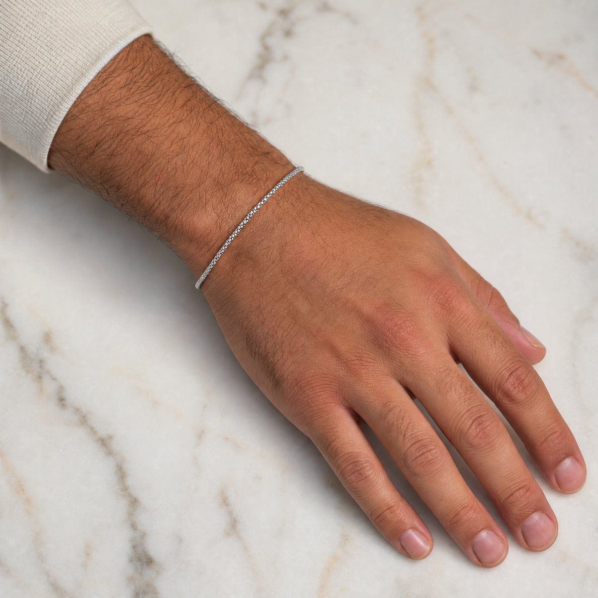 Popcorn Bracelet aus 14K Weißgold – handgelenk marmor