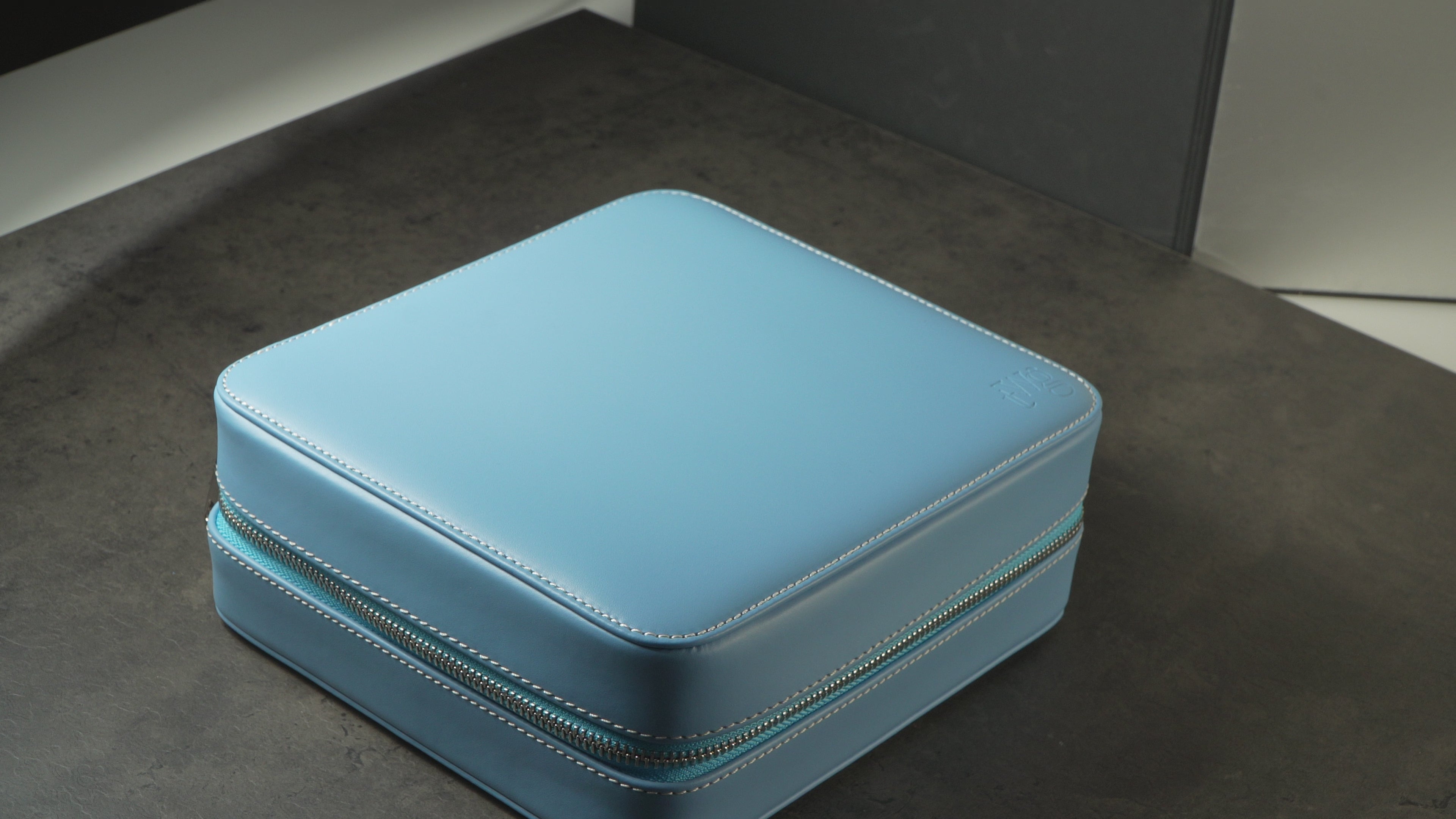 Detailansicht des Reißverschlusses der TWG-Uhrenbox