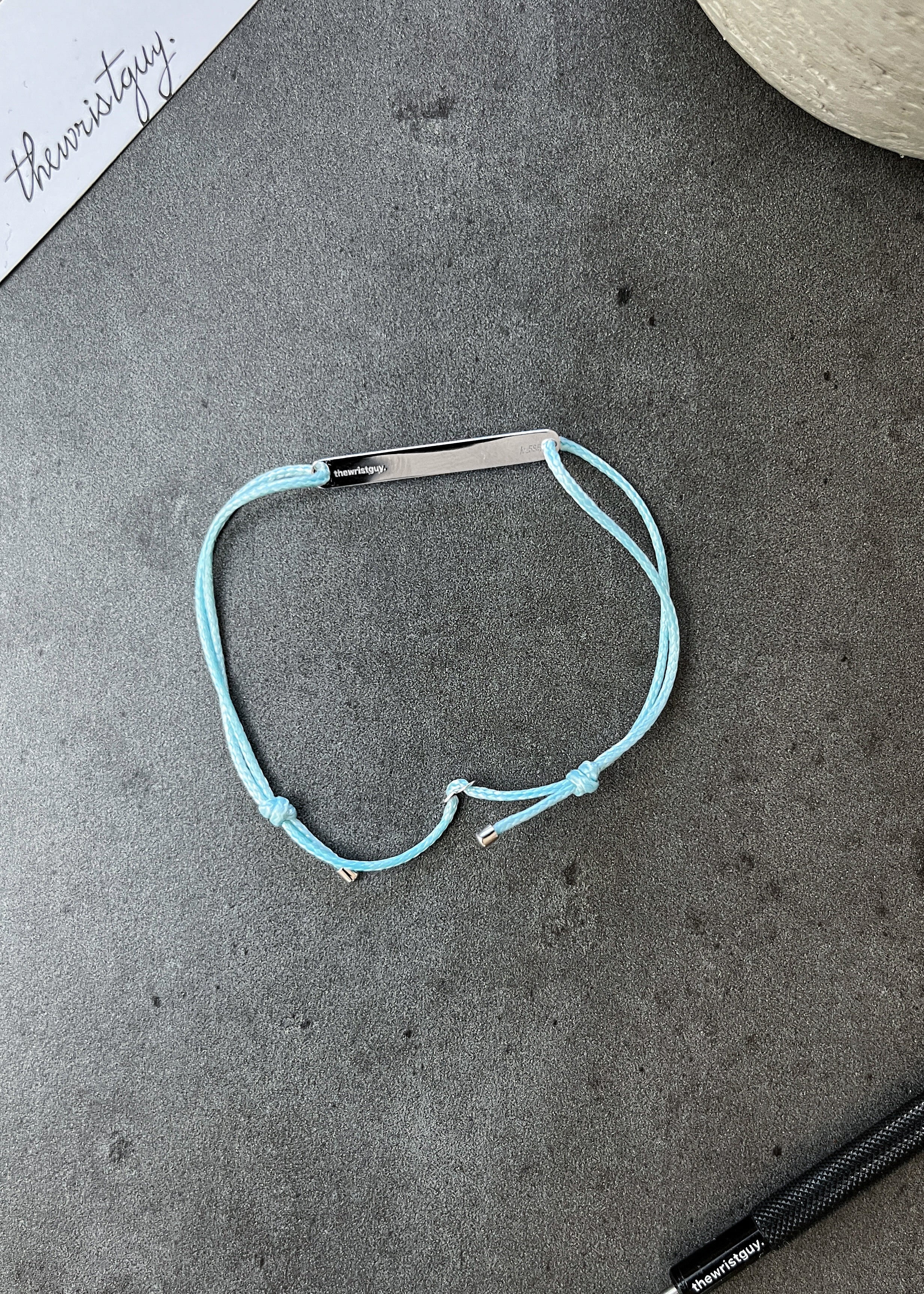 Roségold-Olivgrün Armband mit 14k Goldplättchen auf blaauen Schnur