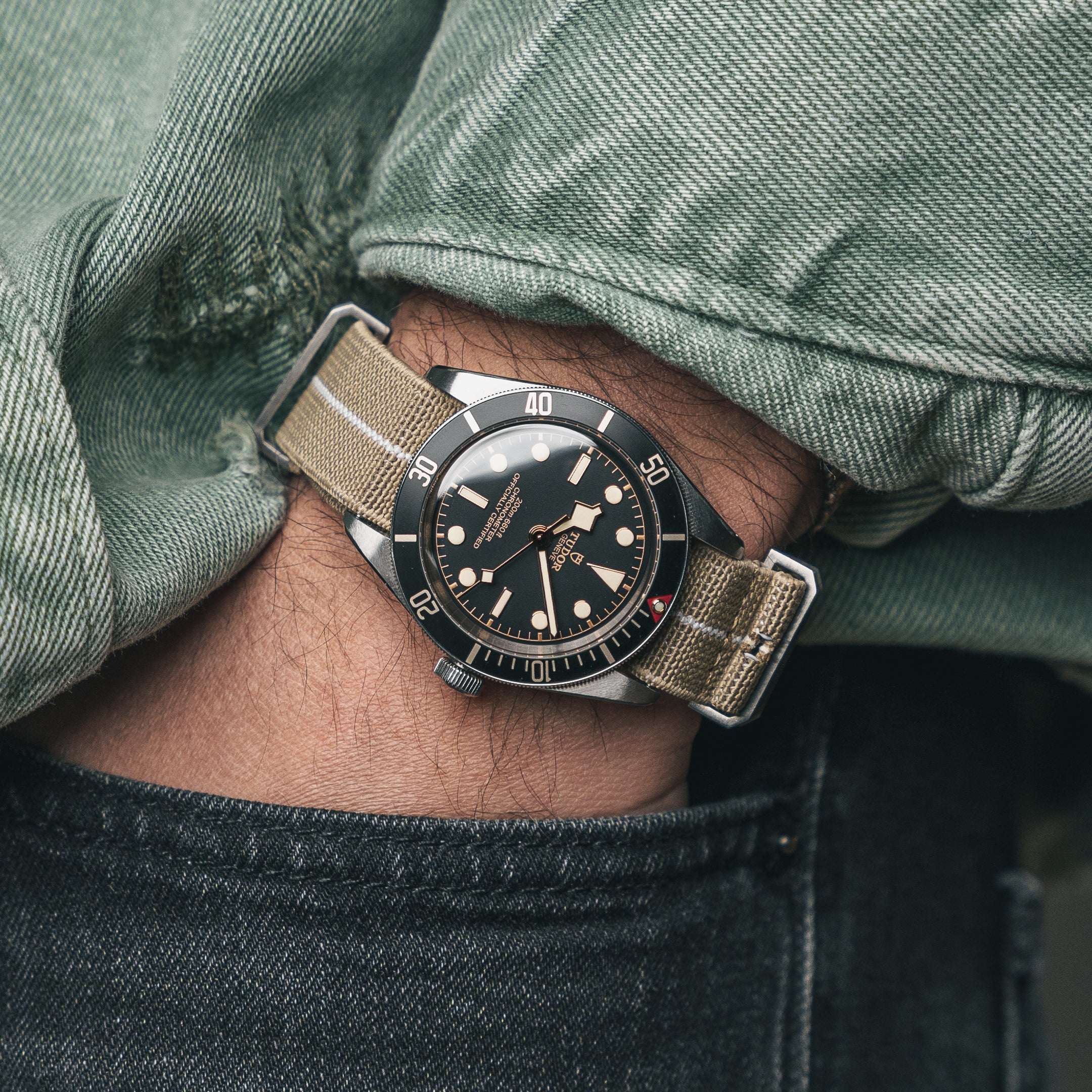 NATO Band aus elastischem Nylon auf Wrist