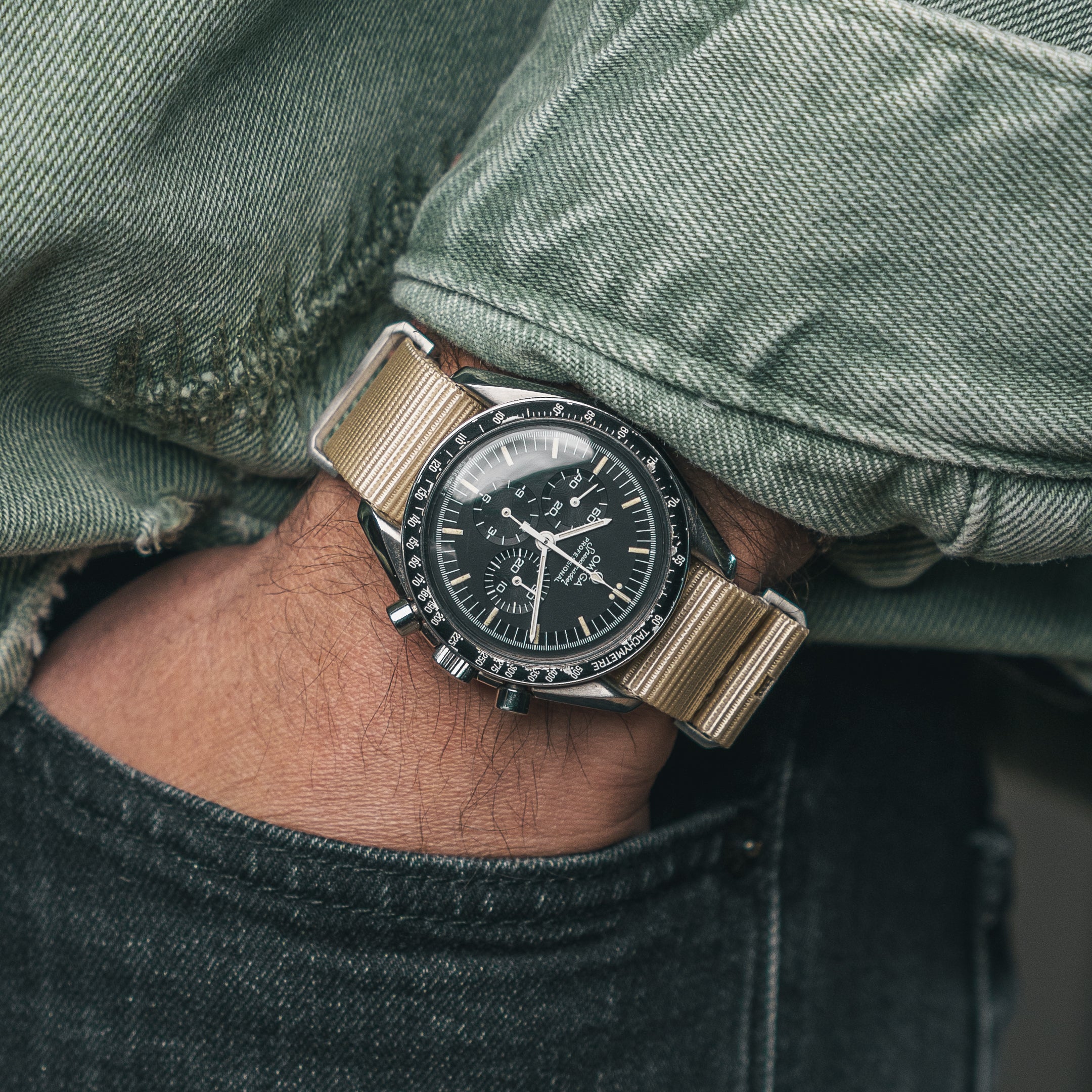 Fein gewebtes Nylonmaterial des Horizon NATO 3.0 in Sandbeige – robust, angenehm und wasserfest