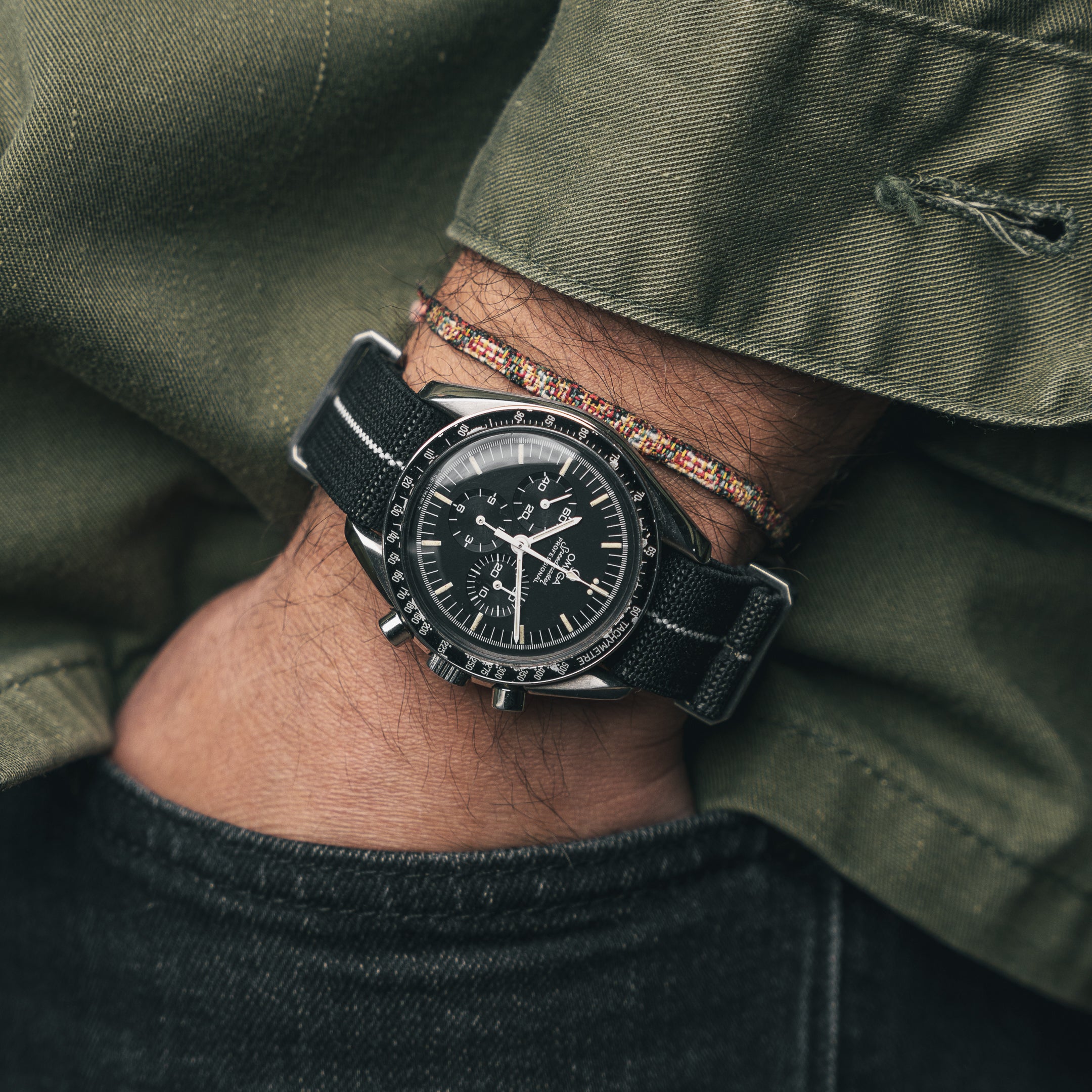 Elastisches NATO-Uhrenarmband in Schwarz-Weiß