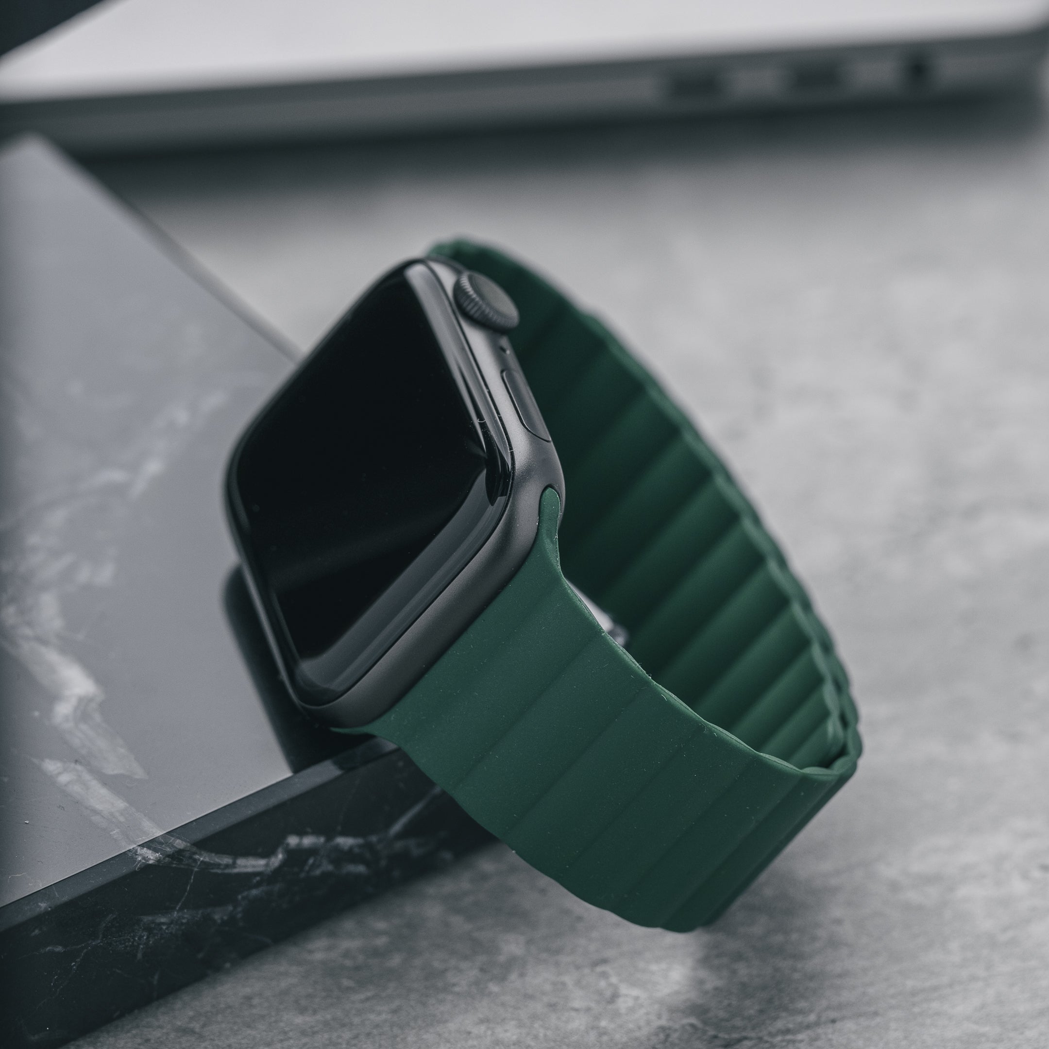 Apple Watch Magnet Band, Green, Apple Watch Serie 8 Aluminum