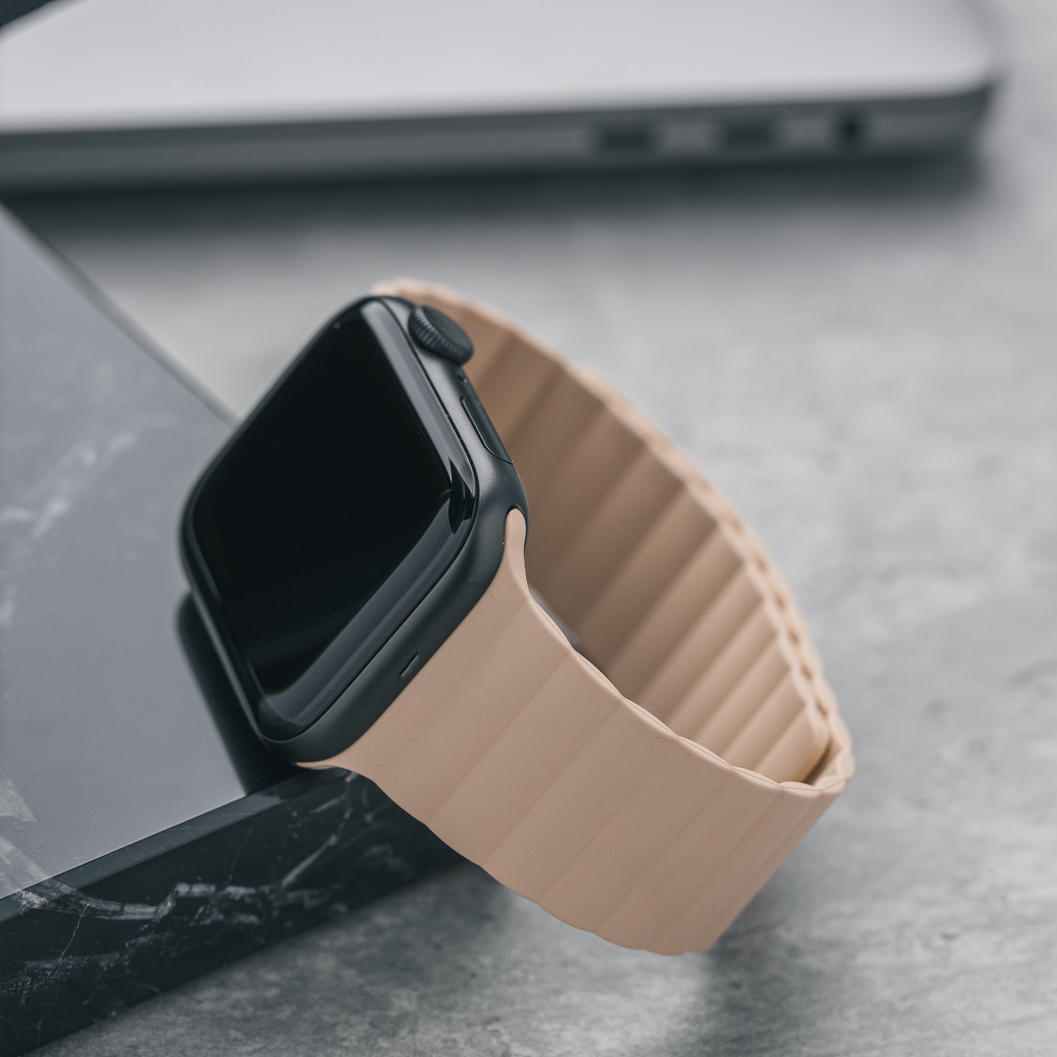 Apple Watch Magnet Band, Beige, Apple Watch Serie 8 Aluminum