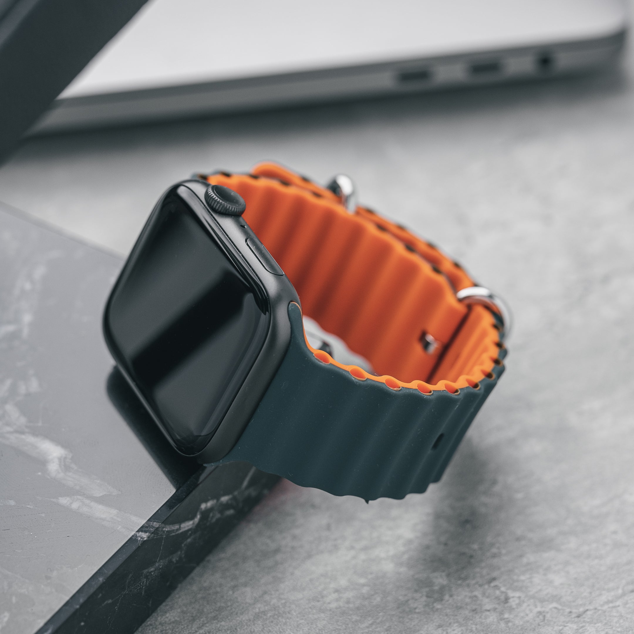 Ocean Band für Apple Watch in Grün/Orange – auffälliges, sportliches Design für aktive Träger
