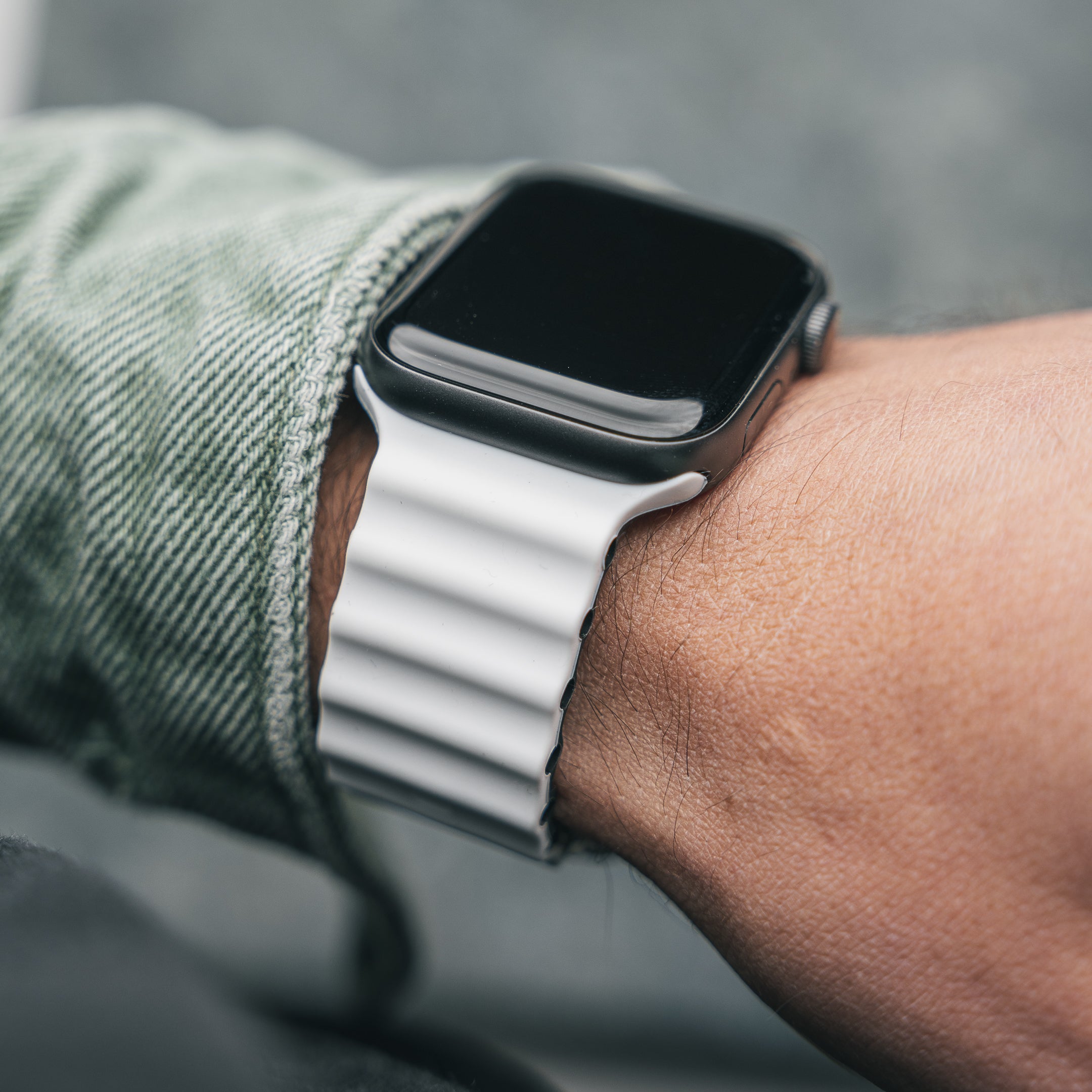 Apple Watch Ocean Band, White, Apple Watch Serie 8 Aluminum , On the Wrist