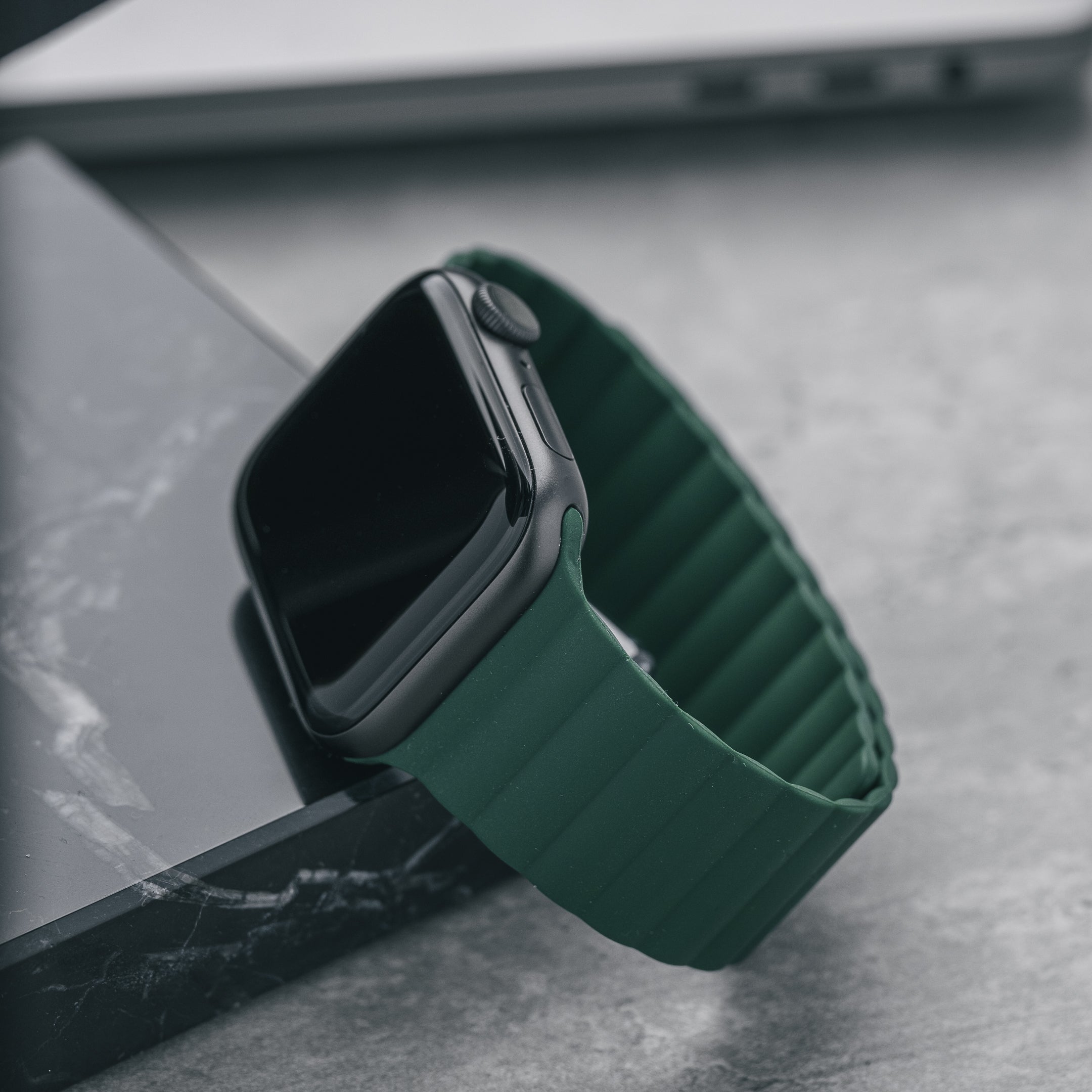 Apple Watch Magnet Band, Green, Apple Watch Serie 8 Aluminum 